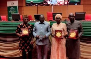Remise de prix d’encouragement et de reconnaissance aux membres du Parlement de la CEDEAO