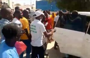 Mbacké: Attaqué par des partisans du Maire, le Directeur du SNEIPS , Bara Gaye brandit un gourdin