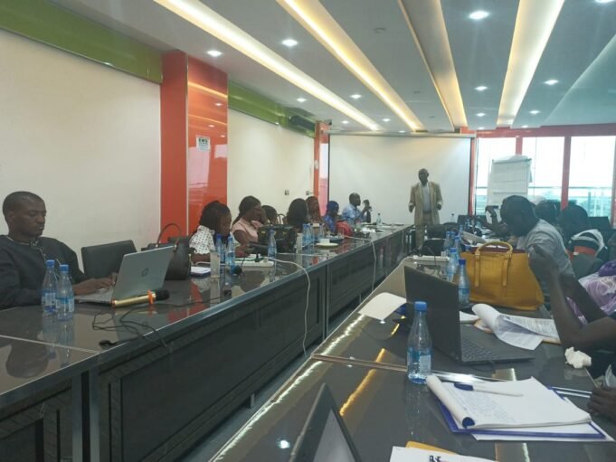 Séminaire de RSF et CJRS à Kaolack sur la couverture médiatique en période électorale, le Journaliste-formateur Ibrahima Bakhoum partage son expérience avec les participants