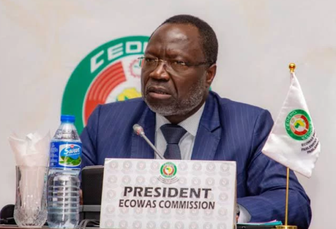 Dr Omar Touray, Président de la Commission de la CEDEAO évoque l’importance de la stabilité politique pour la prospérité de la région à la 64ème session ordinaire des chefs d’État et de gouvernement à Abuja