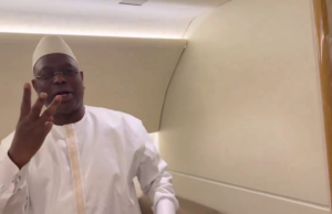 CAN 2023: Victoire triomphale du Sénégal face au Cameroun, le président Macky Sall exprime sa joie à bord de l’avion présidentiel