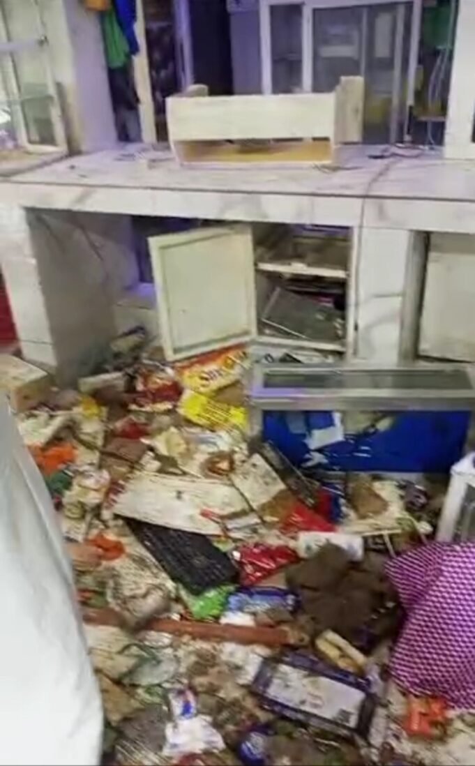 TOUBA/MBACKÉ :Manifestation contre le report des élections présidentielles du 25 février, la station Total située à Darou Marnan vandalisé par les manifestants.