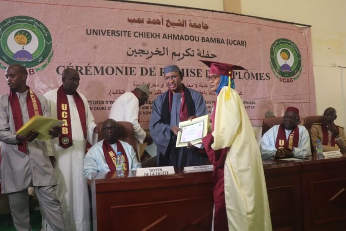 185 étudiants de l’UCAB célèbrent leur réussite lors d’une cérémonie émouvante à Touba