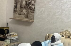Amadou Bâ reçu par le khalife général des mourides à Touba