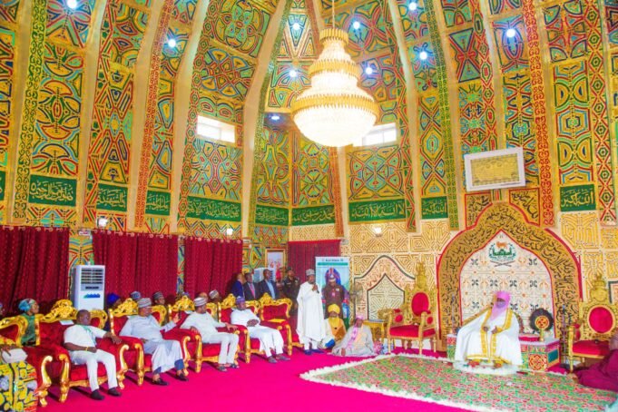 Deuxième session extraordinaire 2024 du Parlement de la CEDEAO, les députés rendent visite à l’Emir de Kano