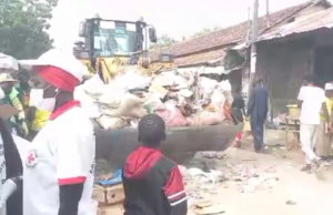 Une opération de nettoyage au marché central de Mbacké : une collaboration appréciée entre les commerçants et la Croix-Rouge