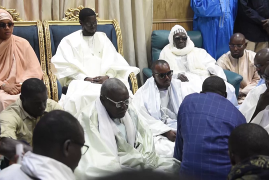 Touba : Bassirou Diomaye Faye rend hommage à Serigne Cheikh Saliou Mbacké et réaffirme ses liens avec le khalifat mouride