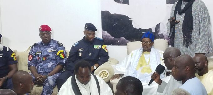 Magal de Touba : 4 000 policiers mobilisés, le DGPN Mame Seydou Ndour reçu par Cheikh Bassirou Abdou Khadr.